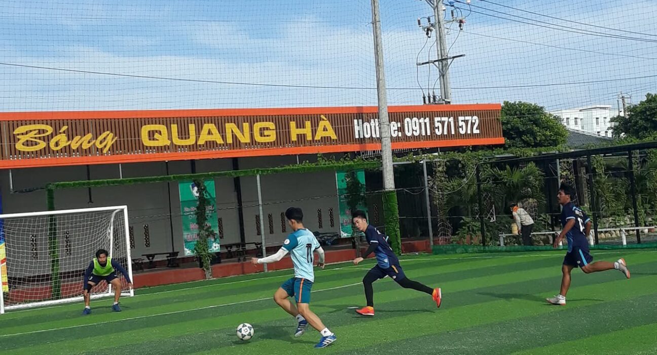 sân bóng liên hương