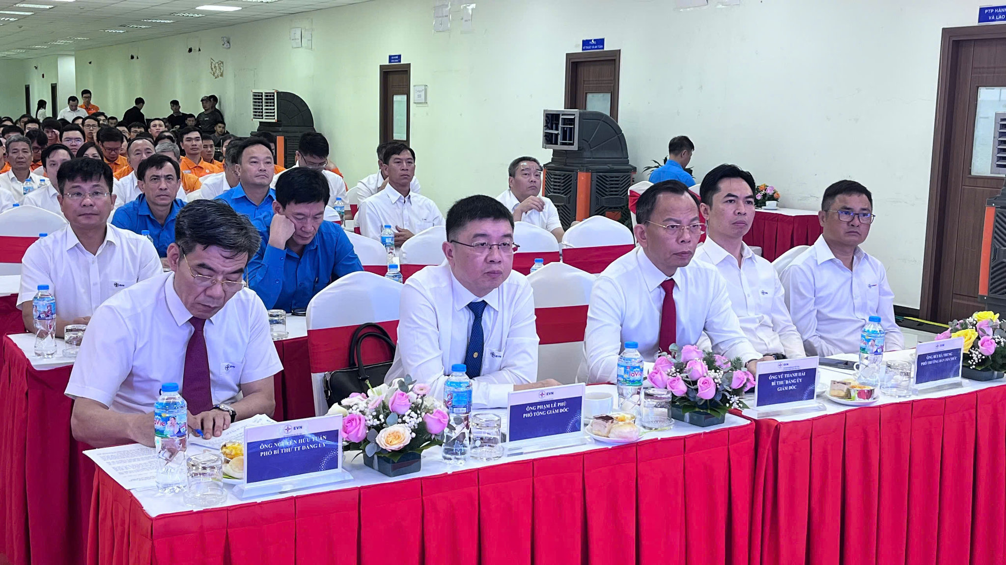 Lãnh đạo Tập đoàn Điện lực Việt Nam và Nhà máy Nhiệt điện Vĩnh Tân 4 tại điểm cầu