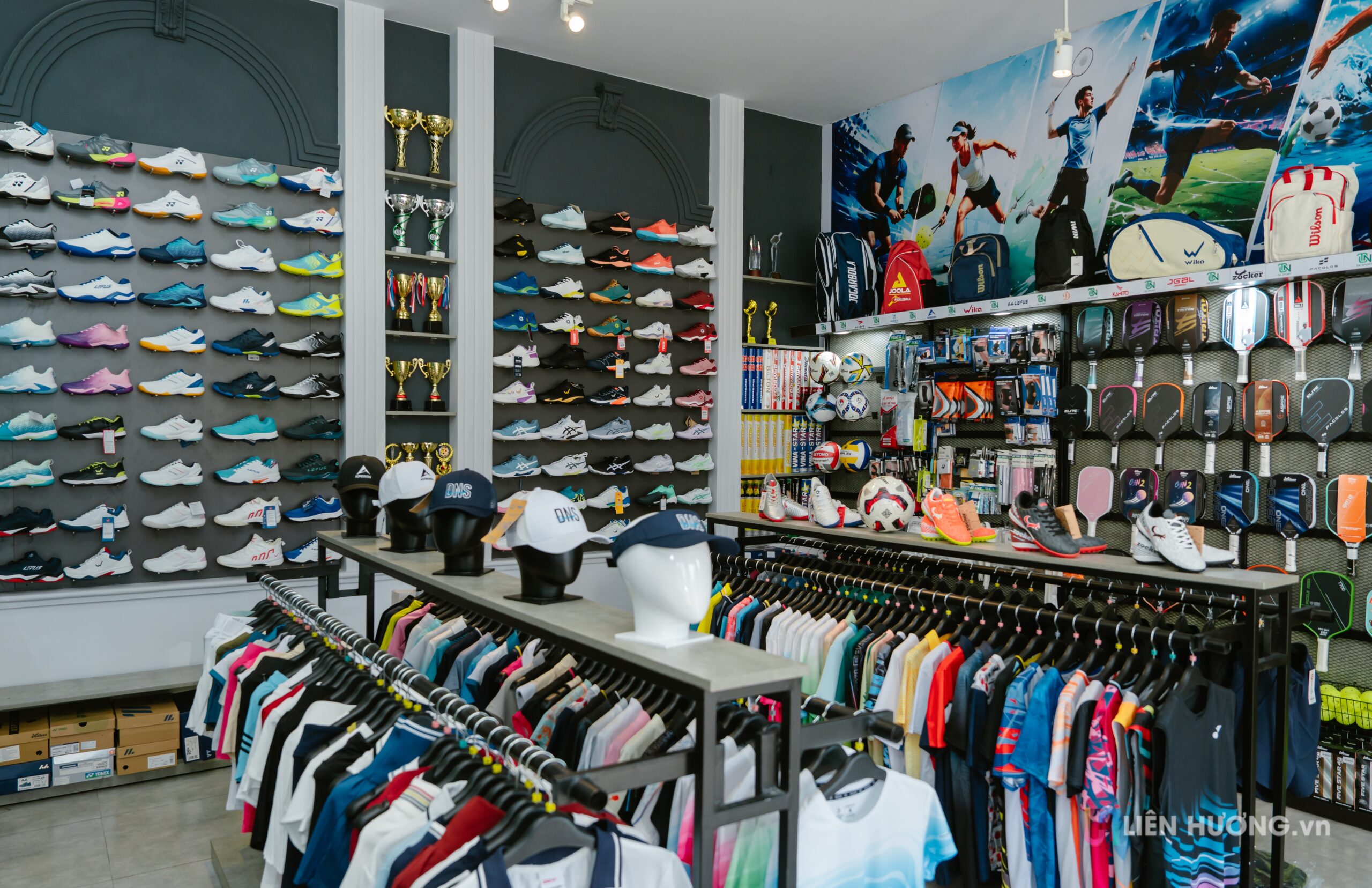 Không gian trưng bày sản phẩm thể thao TN Sport