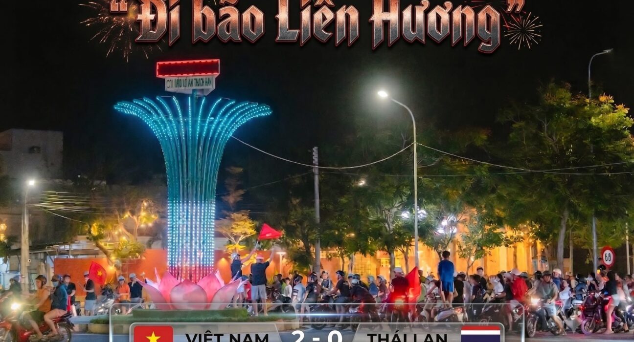 Người dân Liên Hương đi bão ăn mừng Việt Nam thắng Thái Lan 2-0