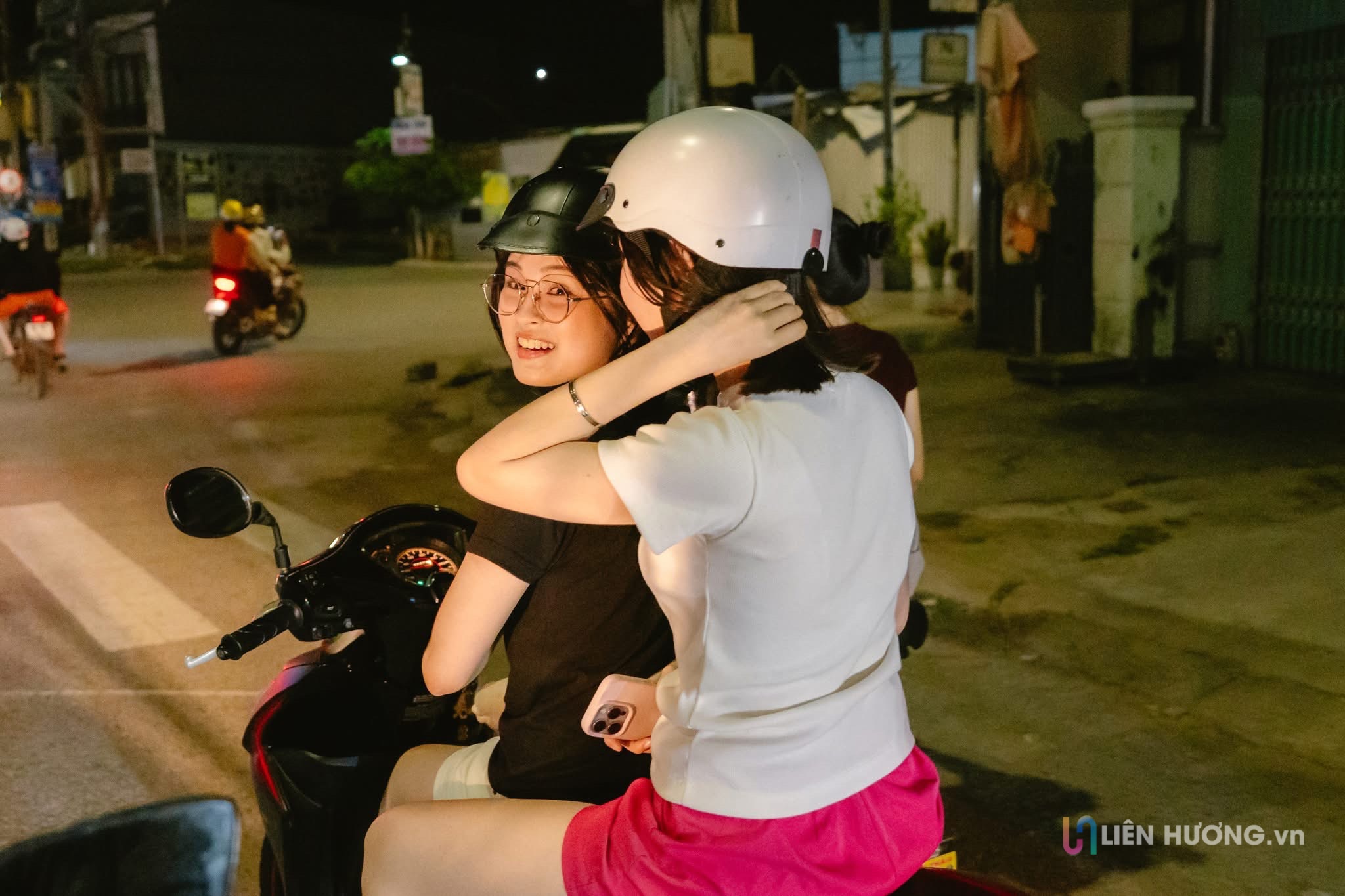 Người dân Liên Hương ăn mừng chiến thắng Việt Nam trước Thái Lan