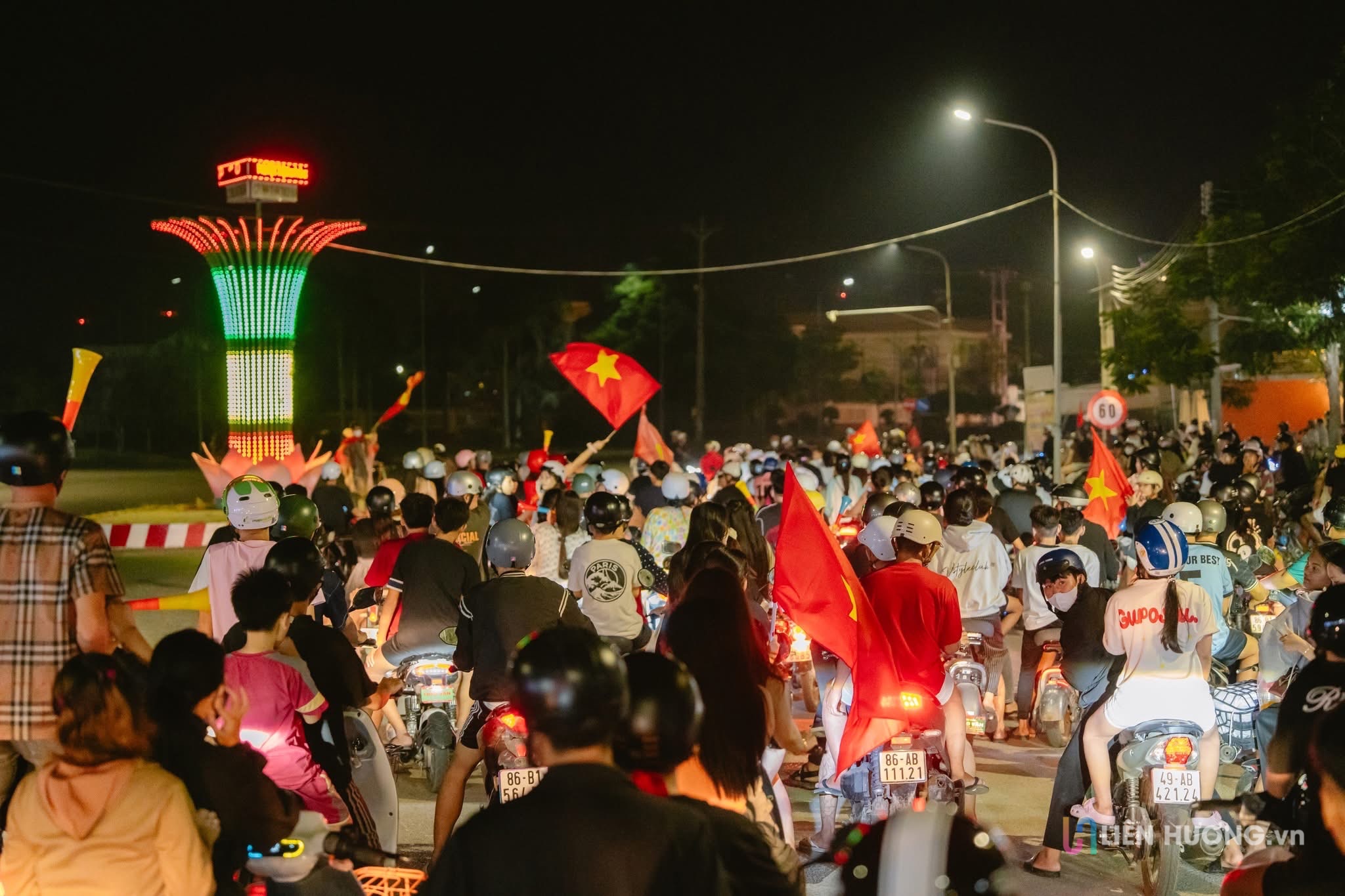 Đêm đi bão ăn mừng chiến thắng của người dân Xã Liên Hương